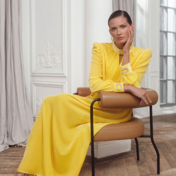 Queen cut yellow dress